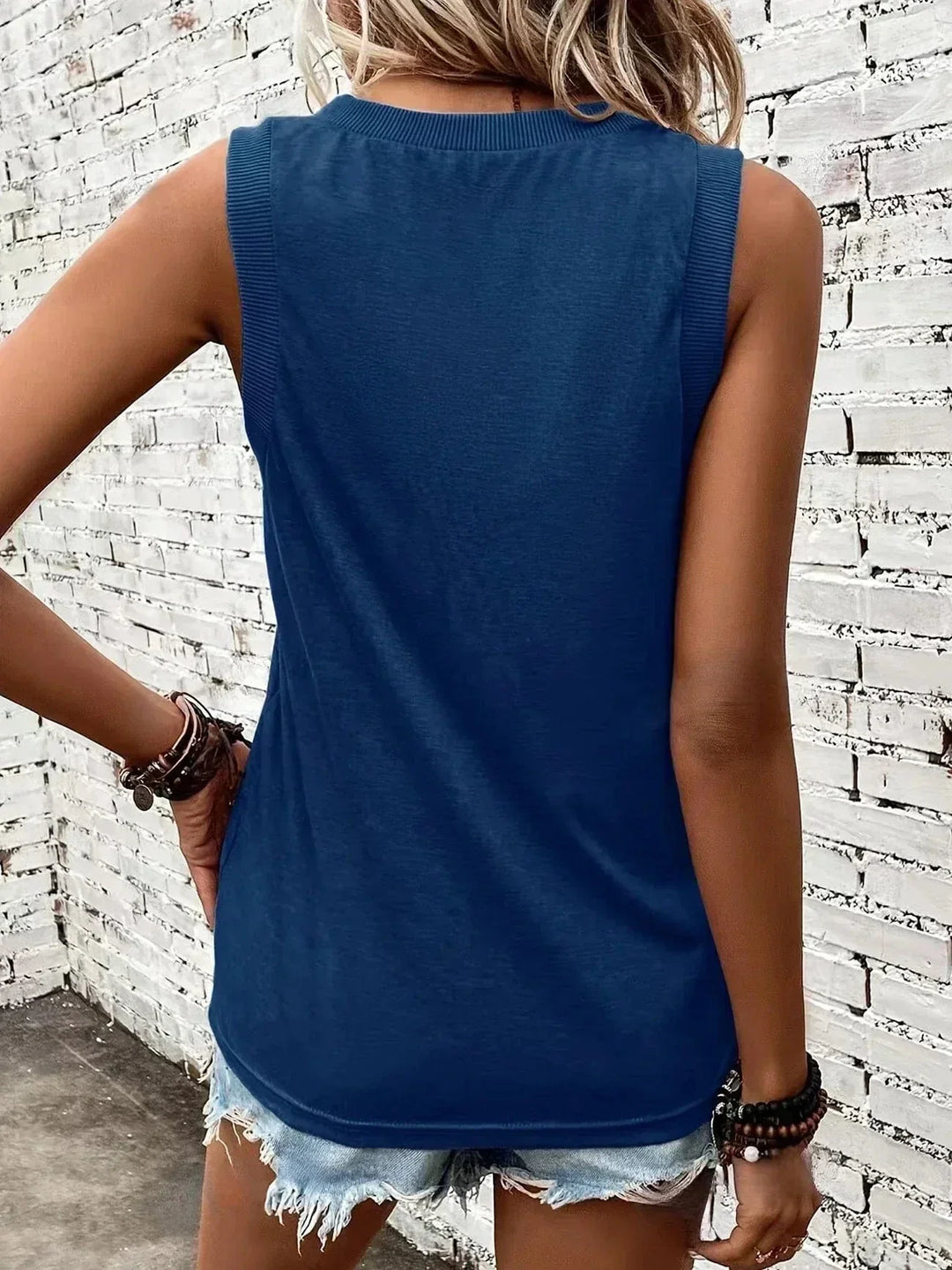 TESSA | V-NECK TOP